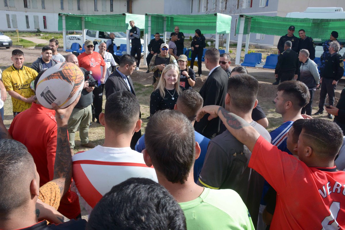 PenitenciariaMz's tweet photo. PRENSA I SERVICIO PENITENCIARIO MENDOZA I RUGBY E INCLUSIÓN
Hebe Casado visitó a Los Caciques en el Complejo de Alojamiento Permanente Almafuerte I.
https://t.co/7wEEsbBCxG
#spmza #Caciques #Almafuerte @hebesil https://t.co/cpzMtB9teD