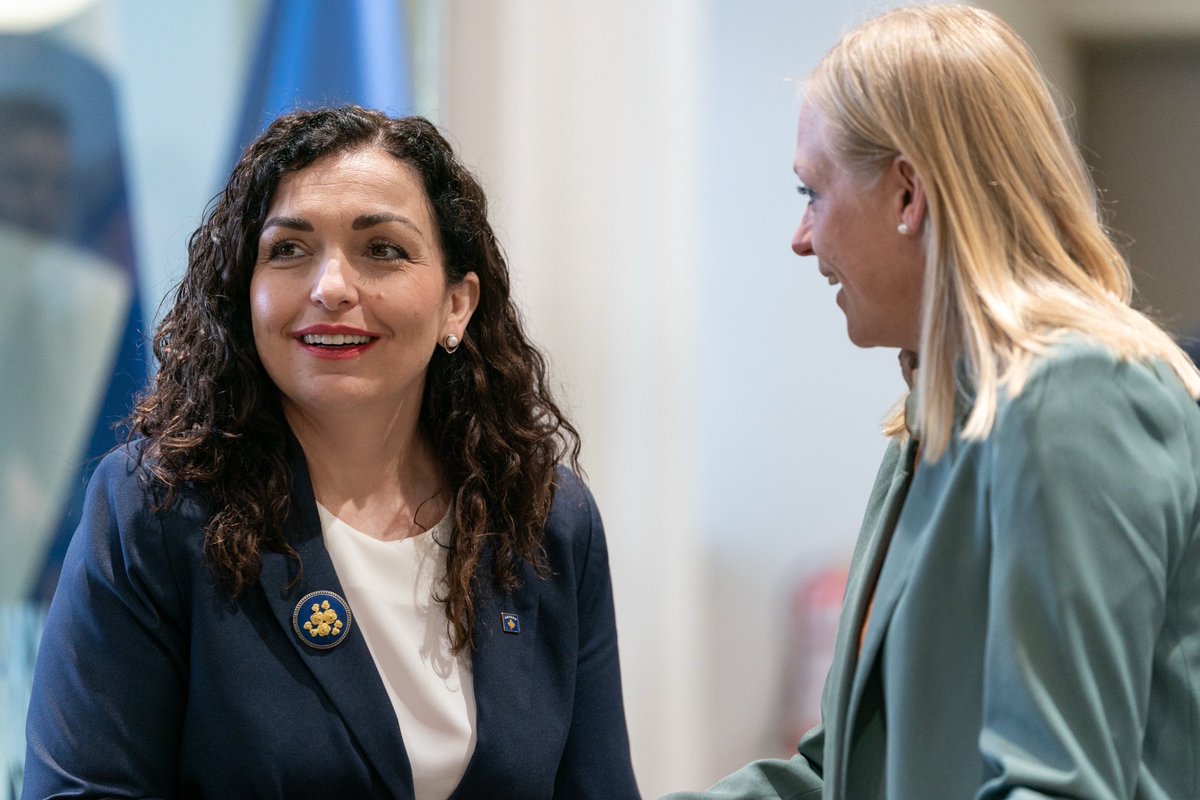 elinavaltonen's tweet photo. Erinomainen tapaaminen presidentti @VjosaOsmaniPRKS:n kanssa. Kosovon suunnitelma avata suurlähetystö Suomeen vahvistaa läheisiä suhteitamme. Ilmaisin täyden tukemme Kosovon EU-polulle. Arvostan Kosovon linjautumista EU:n ulko- ja turvallisuuspolitiikkaan. Kannustin Kosovoa jatkamaan työtä Belgrad–Pristina dialogin edistämiseksi.