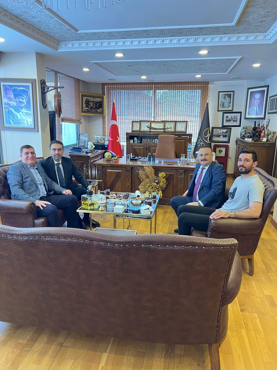 AdemAldemir33's tweet photo. 📍Toroslar

✅ Ahde Vefa

İl Yönetim Kurulu Üyelerimiz, Toroslar İlçe Başkanımız Sn. Ferdi Çokkeser ve Toroslar İlçe Teşkilatımızla birlikte, Kurucu İl Yönetim Kurulu Üyemiz Sn. Sabahattin Kılıçcıoğlu’nu iş yerinde ziyaret ettik.

Nazik ev sahipliği ve samimi misafirperverliği için Sn. Kılıçcıoğlu’na teşekkür ediyoruz.
