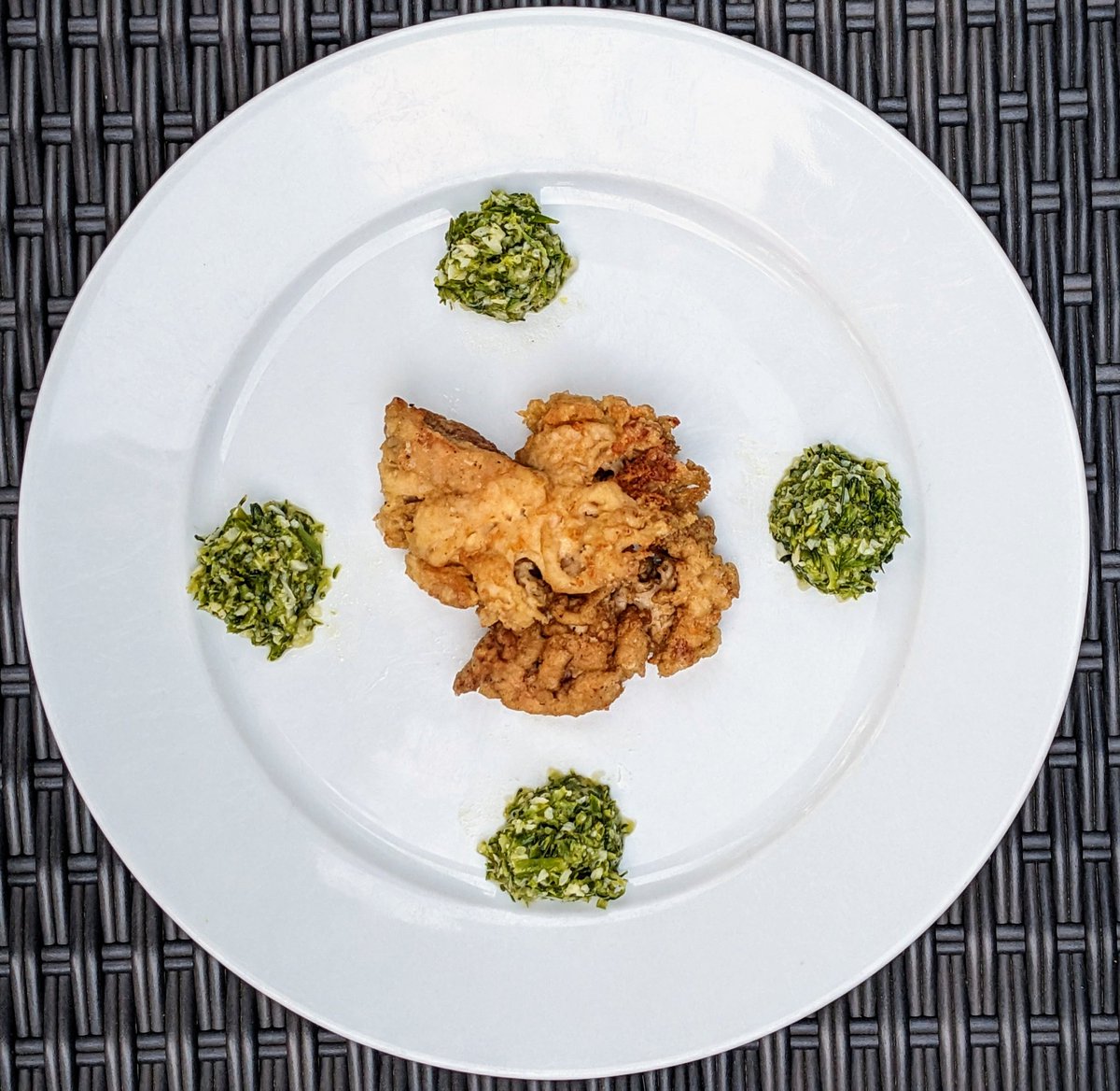Did a little experimenting in the kitchen with my cloned coral tooth fungus. I’ll try a lighter batter next time — it’s got real tempura potential. The risotto turned out beautifully. Such an interesting ingredient to work with.
#CoralToothFungus #CultivatedMushrooms #WildToTable