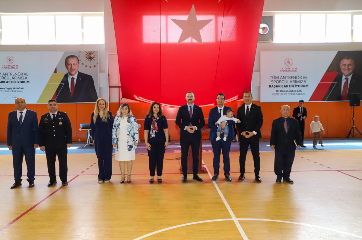 23 NİSAN COŞKUYLA KUTLANDI

Savur İlçemizde Kaymakamımız Fatih Çevik, 23 Nisan Ulusal Egemenlik ve Çocuk Bayramı'nın coşkusunu Savurlu vatandaşlarımızla birlikte yaşadı.