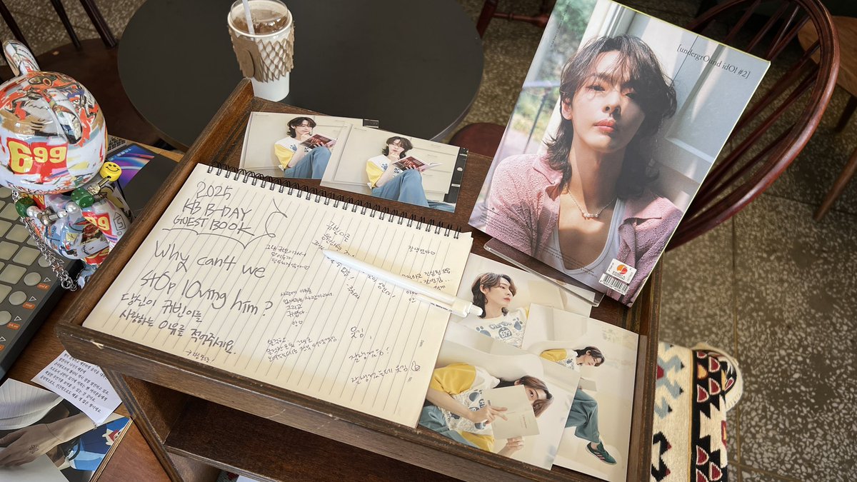 규빈이를 위하는 마음이 가득한 공간..
생일 포스터, 책을 소개하는 문구, 특전들, 
소품 하나하나에 애정이 깃들어 있었어요
함께할 수 있어서 너무 뜻깊었습니다
규빈이의 생일을 진심으로 축하합니다🎂

#Why_We_Love_KB
#규빈 #KB #온리원오브 #OnlyOneOf