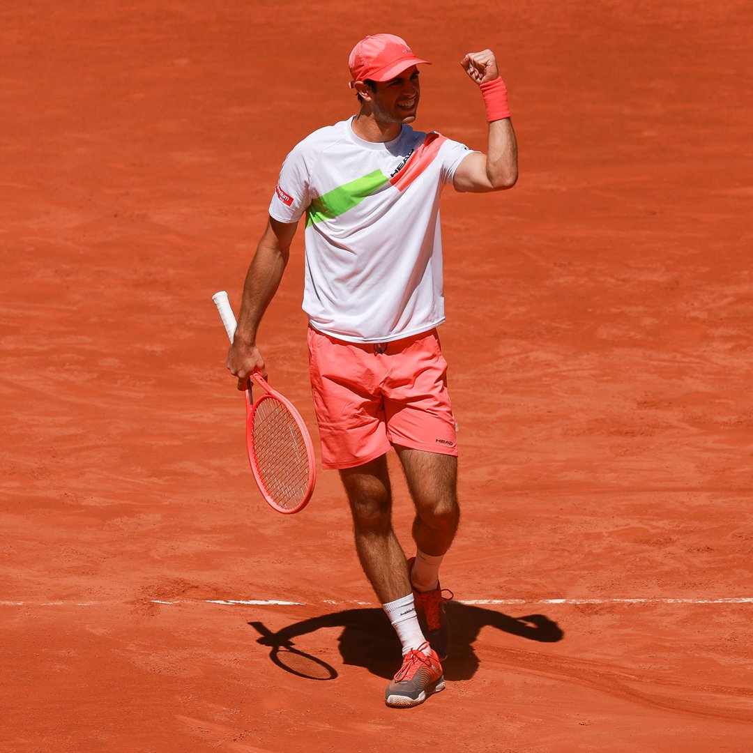 atptour's tweet photo. 💪 No problem for Nuno 💪

@nunoborges97 prevails past 'PCB' 6-7(7) 7-6(3) 6-3 from match point down!

@MutuaMadridOpen | #MMOpen https://t.co/yReR0KP6eE