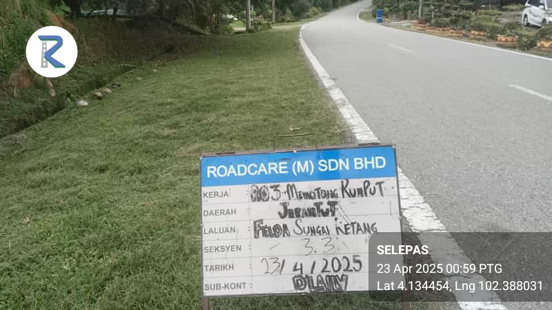 Kerja penyenggaraan rutin R03 - pemotongan rumput di laluan Felda Sg. Retang Seksyen 3.30, Daerah Jerantut, Pahang
<a href="/JKRJERANTUT/">JKR Jerantut</a> 
<a href="/JKRPAHANG/">JKR PAHANG</a> 
<a href="/ZTTCSFJ/">ZTT CSFJ</a> 
<a href="/CSFJ_JKR/">Cawangan Senggara Fasiliti Jalan (CSFJ)</a> 
<a href="/IPJKR_Official/">JKR Malaysia Rasmi</a> 
<a href="/moworksmy/">Kementerian Kerja Raya Malaysia</a> 
<a href="/ahmadmaslan/">DS Dr Ahmad b Maslan</a> 
<a href="/AlexNantaLinggi/">Alexander Nanta Linggi</a>