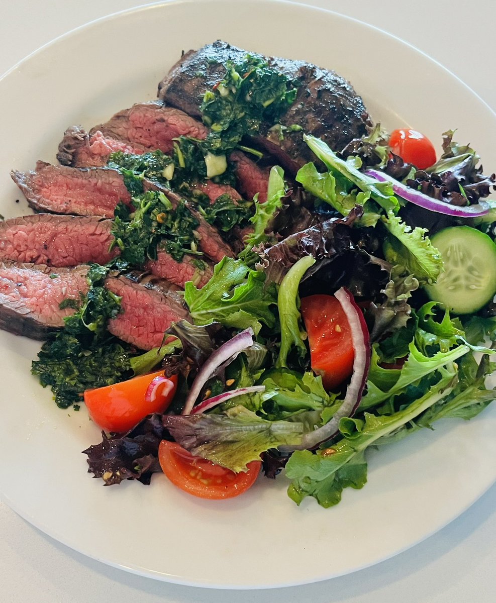 Somewhere near that simple salad is a delicious flank steak with fresh chimichurri sauce. Who’s grabbing a fork? Hope everyone is having a Good Wednesday 🥩