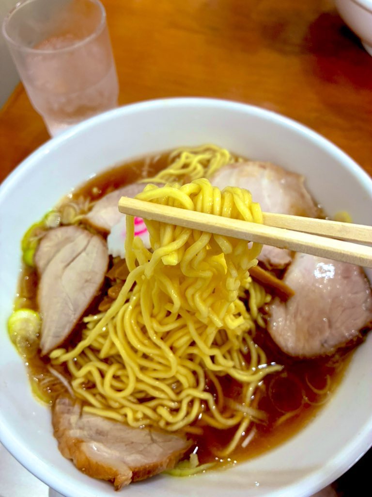 女の新しいネイル画像と、俺たちの食ったラーメン画像の投稿は同意義だよな。