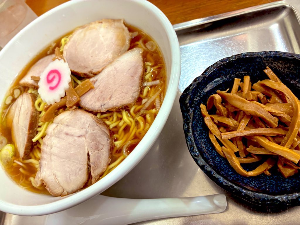 Codahighbrow's tweet photo. 女の新しいネイル画像と、俺たちの食ったラーメン画像の投稿は同意義だよな。 https://t.co/mmRzo04U7g