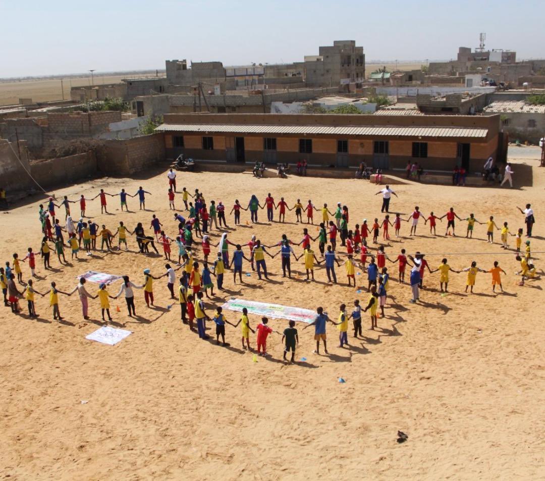 jojdakar2026's tweet photo. Le Brevet Olympique Civique et Sportif (#BOCS) en tournée dans le Nord du Sénégal 🇸🇳
La communauté du BOCS s'agrandit puisque le programme était déployé dans le Nord du Sénégal avec des escales à Saint-Louis, Louga et Matam la semaine passée.
Au total, ce sont plus de 360 enfants qui se sont appropriés avec enthousiasme les activités proposées par le BOCS et qui ont été sensibilisés aux valeurs de l'olympisme. Le plan de déploiement national du BOCS prévoit d'impacter plus de 900 000 élèves d'ici 2026 dans tout le territoire mais surtout d'autonomiser les établissements impliqués.
L'occasion pour le COJOJ de promouvoir les Jeux Olympiques de la Jeunesse Dakar 2026 à plus de 18 mois de la compétition et d'assurer l'engagement de toute la population dans cet événement d'envergure internationale.
#Dakar2026