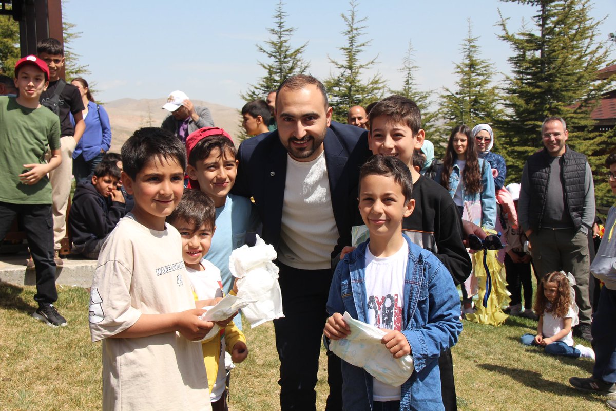 agdkonyasubesi's tweet photo. Uçurtmalarımızı Gazze’nin Çocuklarının Özgürlüğüne Uçurduk https://t.co/WeqdWocQDc