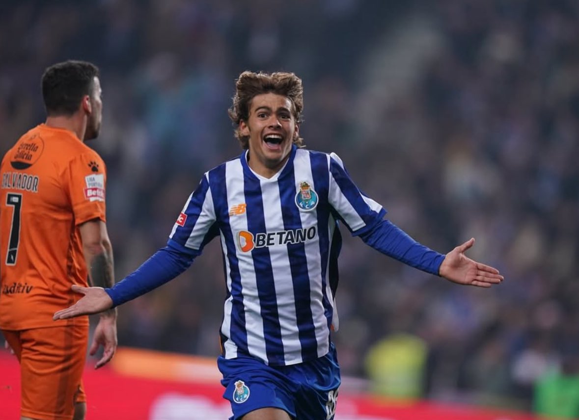 FabrizioRomano's tweet photo. 🚨🐉 FC Porto have agreed every detail of new deal for talented 17 year old gem Rodrigo Mora!
The release clause will be in the region of €70m, as he could become the future most expensive sale ever for FC Porto.
The agreement is done until June 2030, to be official in May. https://t.co/7nuyMxyN67