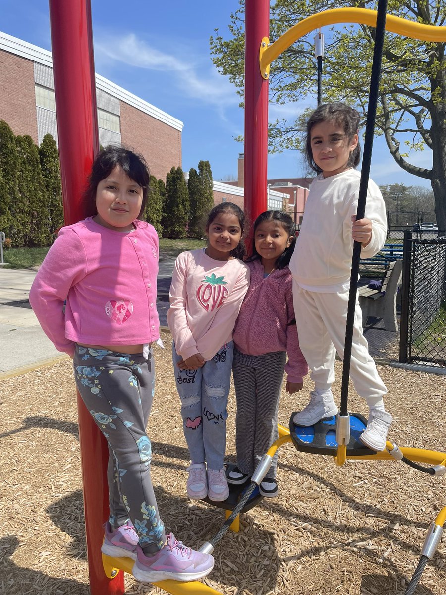 Earth Day 2025 🌎 🩷<a href="/HamptonBaysES/">Hampton Bays ES</a> #weareHB