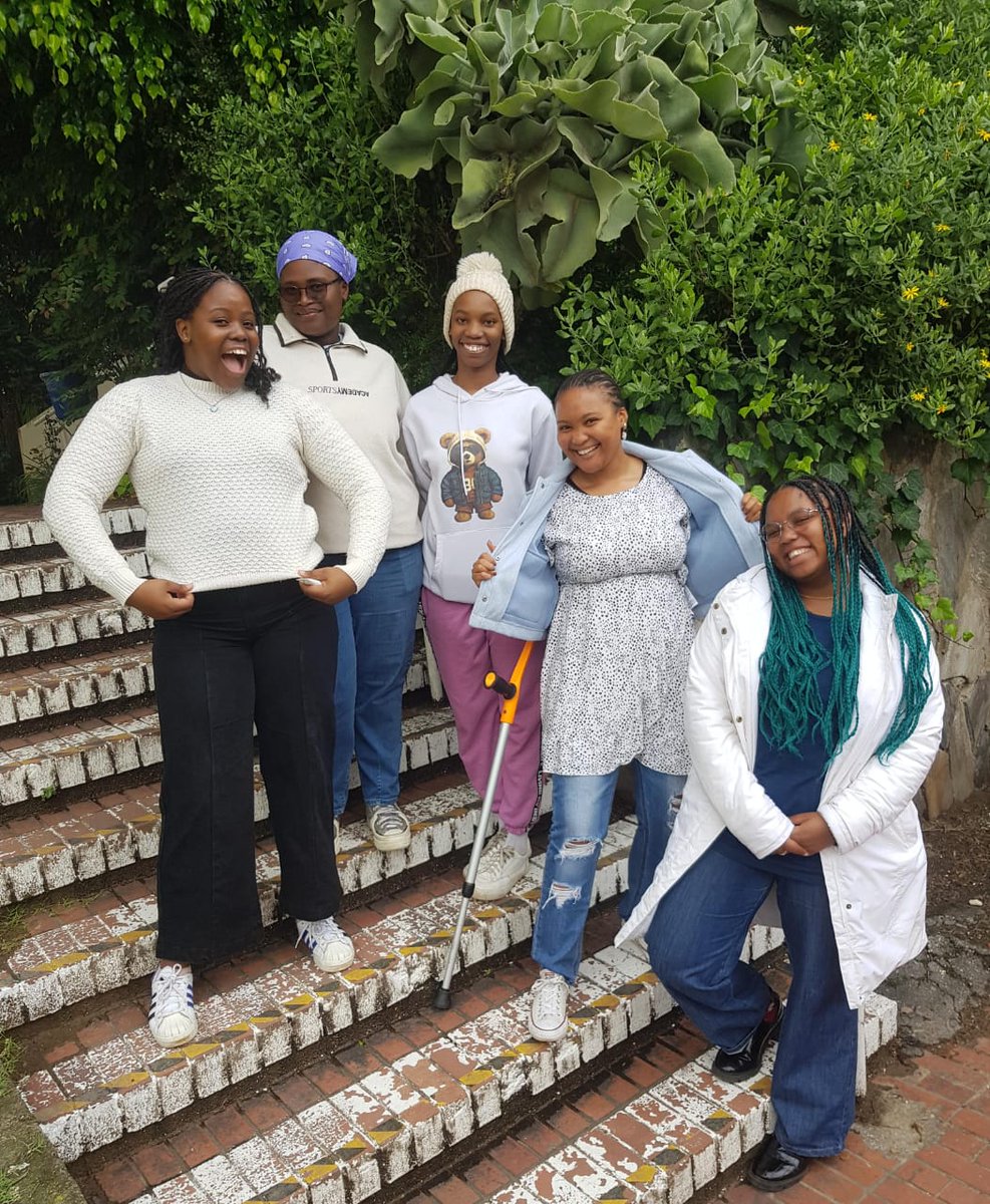 Rhodes_Uni's tweet photo. Their involvement showcases true leadership and inspires us all to get involved. Let's keep the momentum going!
#Monday2Monday
We wear BLUE tomorrow! It's not #PurpleThursday https://t.co/xUQgutDDHx