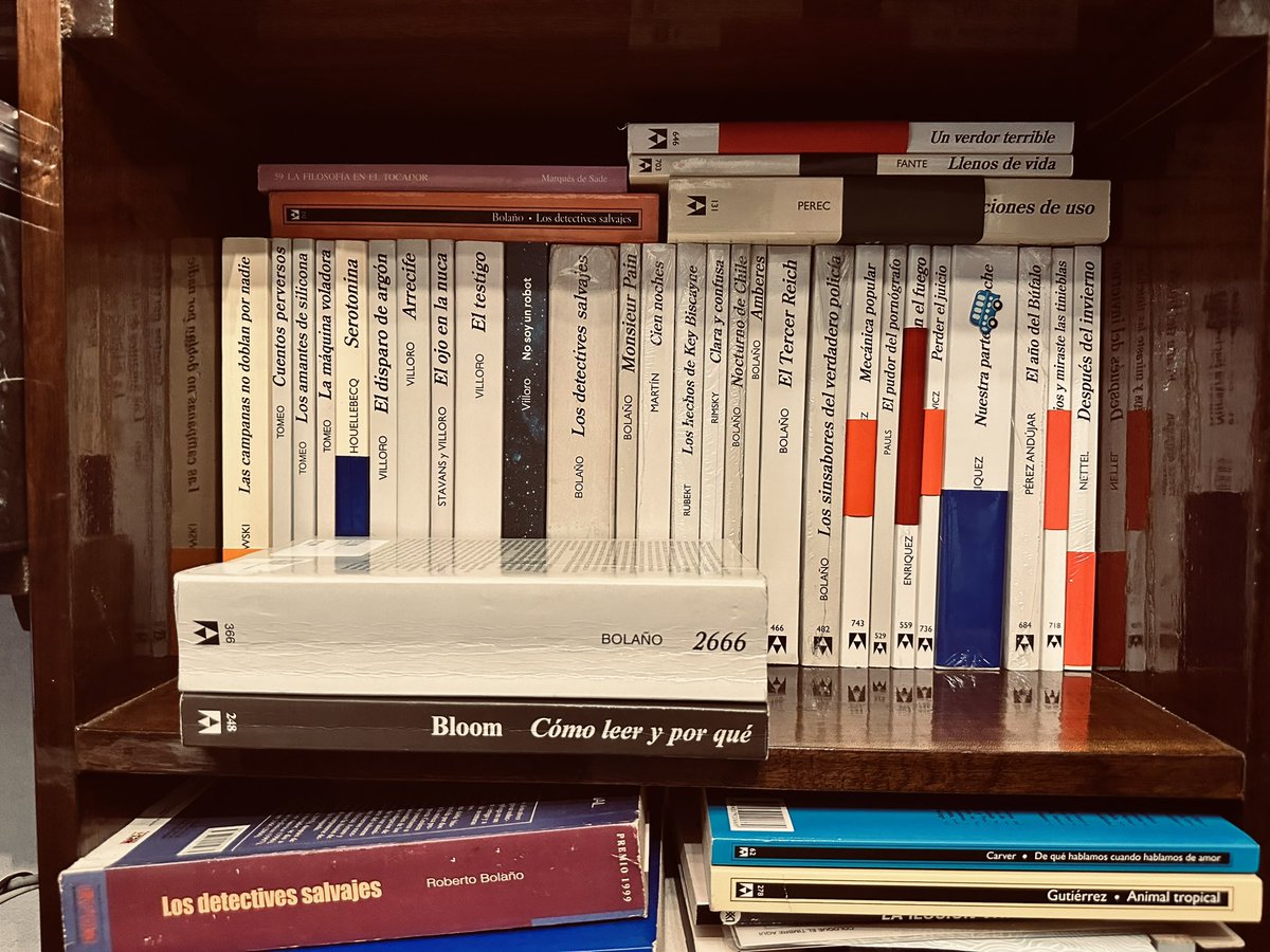 "Vivir sin leer es peligroso, porque obliga a conformarse con la vida", Michael Houellebecq.

¡Feliz día del libro!  #DíaDelLibro