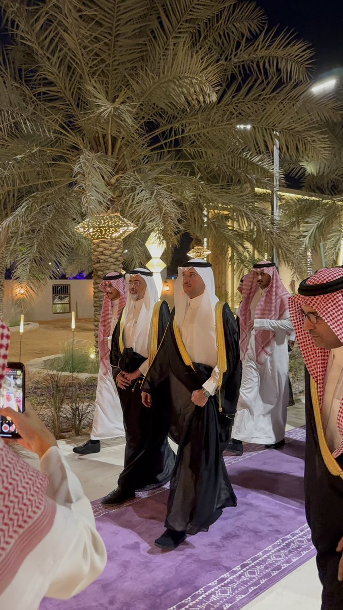 br0o_4's tweet photo. افتتح صاحب السمو الملكي الأمير #سعود_بن_طلال بن بدر محافظ #الأحساء  مساء أمس " الثلاثاء " مشروع قرية النخيل بمحافظة الأحساء ، والذي يقيمه المركز الوطني للنخيل والتمور 
من تصويري ⬇️ https://t.co/RJQCY3fiE3