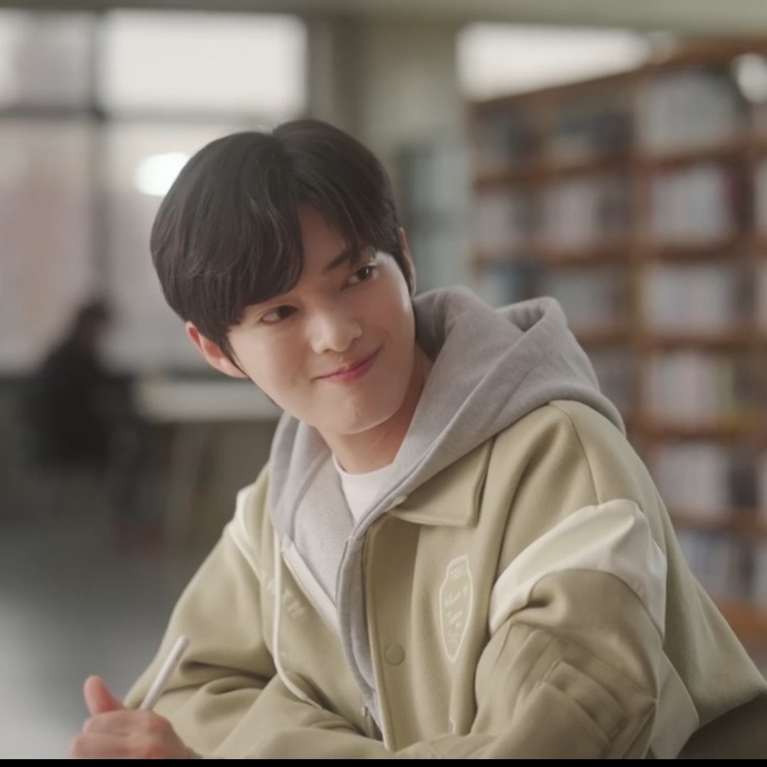 yeownlvr's tweet image. His enthusiasm towards "unrequited love" definitely gonna bite his ass at the end 

#SomethingIsNotRight