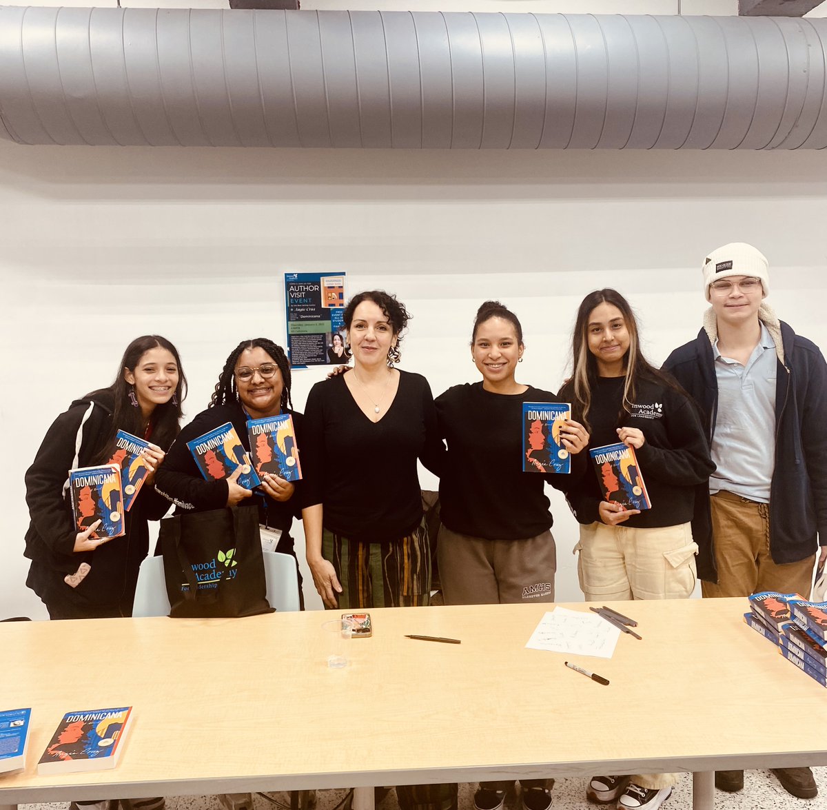 inwoodacademy's tweet image. 📚 Happy #WorldBookDay from Inwood Academy!
Reading builds confidence, empathy &amp;amp; future leaders.
📖 What book changed your life?
Reply below &amp;amp; inspire the next Trailblazer. 💬👇
#BelongGrowLead #InwoodReads #LiteracyMatters