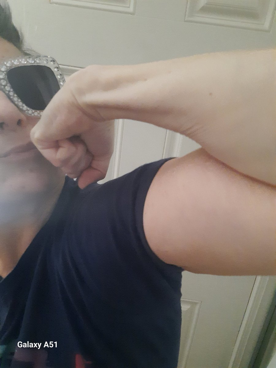 SaneOutlaw's tweet photo. Disclaimer: I am 47 yrs old, female, and I do NOT go to the gym daily or at all. Haven't in years. #Trev757 #TicketsToGunShow #ShowGains https://t.co/dZjNaqHfOP