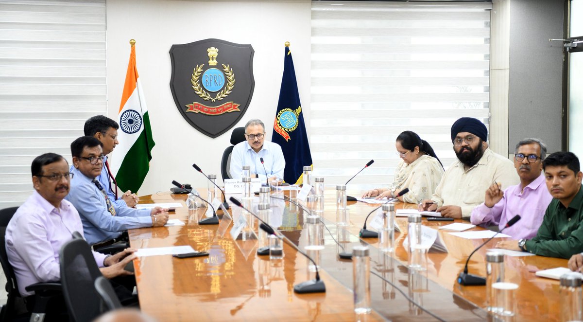 आज बीपीआरएंडडी ने नवाचारों, सड़क सुरक्षा और स्मार्ट यातायात प्रबंधन पर राष्ट्रीय स्तर के वेबिनार का आयोजन ब्यूरो मुख्यालय में किया, जिसका उद्घाटन बीपीआर एंड डी के महानिदेशक द्वारा किया गया। वेबिनार से कानून प्रवर्तन एजेंसियों के 200 से अधिक अधिकारी लाभान्वित हुए।