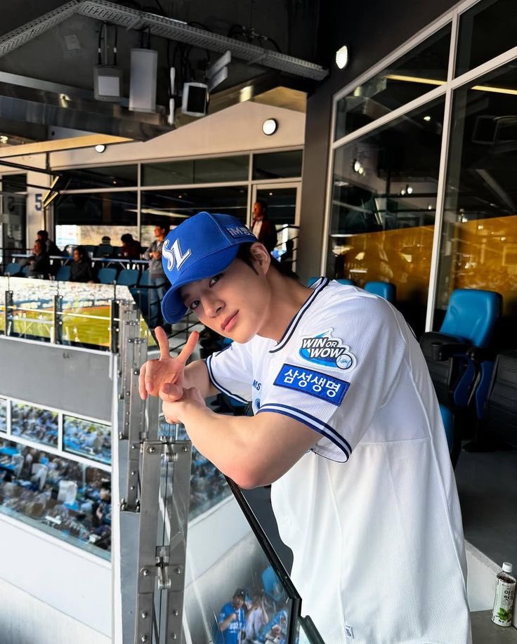 ㅤㅤ
ㅤㅤto our aries boy, Lee Jeno and all his rp(s). happy birthday to you! your powerful stage presence, jaw-dropping visuals, and warm soul make every moment unforgettable. thank you for pouring your heart into everything you do~🤍ㅤㅤ
ㅤㅤ