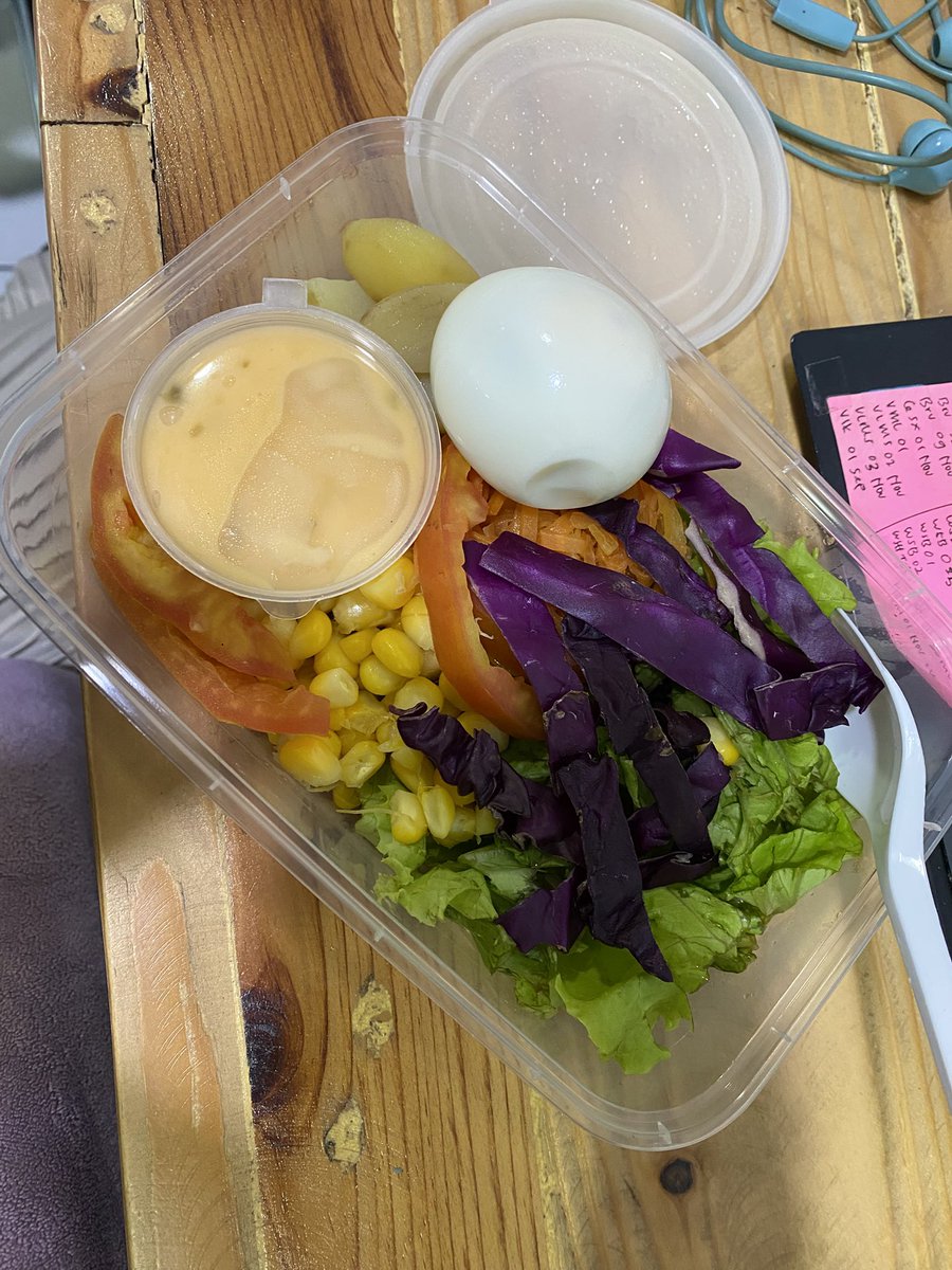 urgookies's tweet photo. @tanyakanrl hari ini makan salad https://t.co/9bTCuZ0OjG