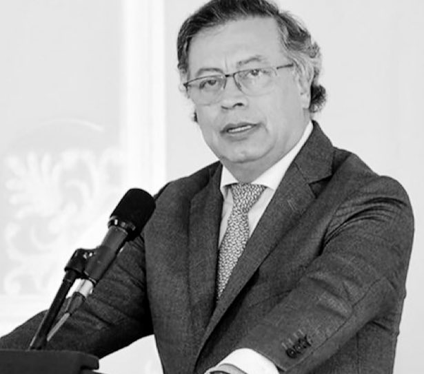 🚨Podemos llegar a los 5000 comentarios diciendo "PETRO TIENE QUE SALIR DEL PODER "  Dale RT si estás de acuerdo