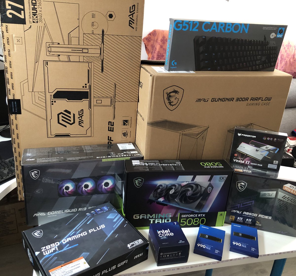 zoltrixio's tweet image. Por fin, ha costado pero, ya estás en casa…
Cambio de era señoras y señores.
Comenzamos a ver la vida en 4K.
#setupgaming #msi #msispain #nvidia5080 #intel #samsung #acer #logitech #logitechg512carbon #4kgaming #4k160hz