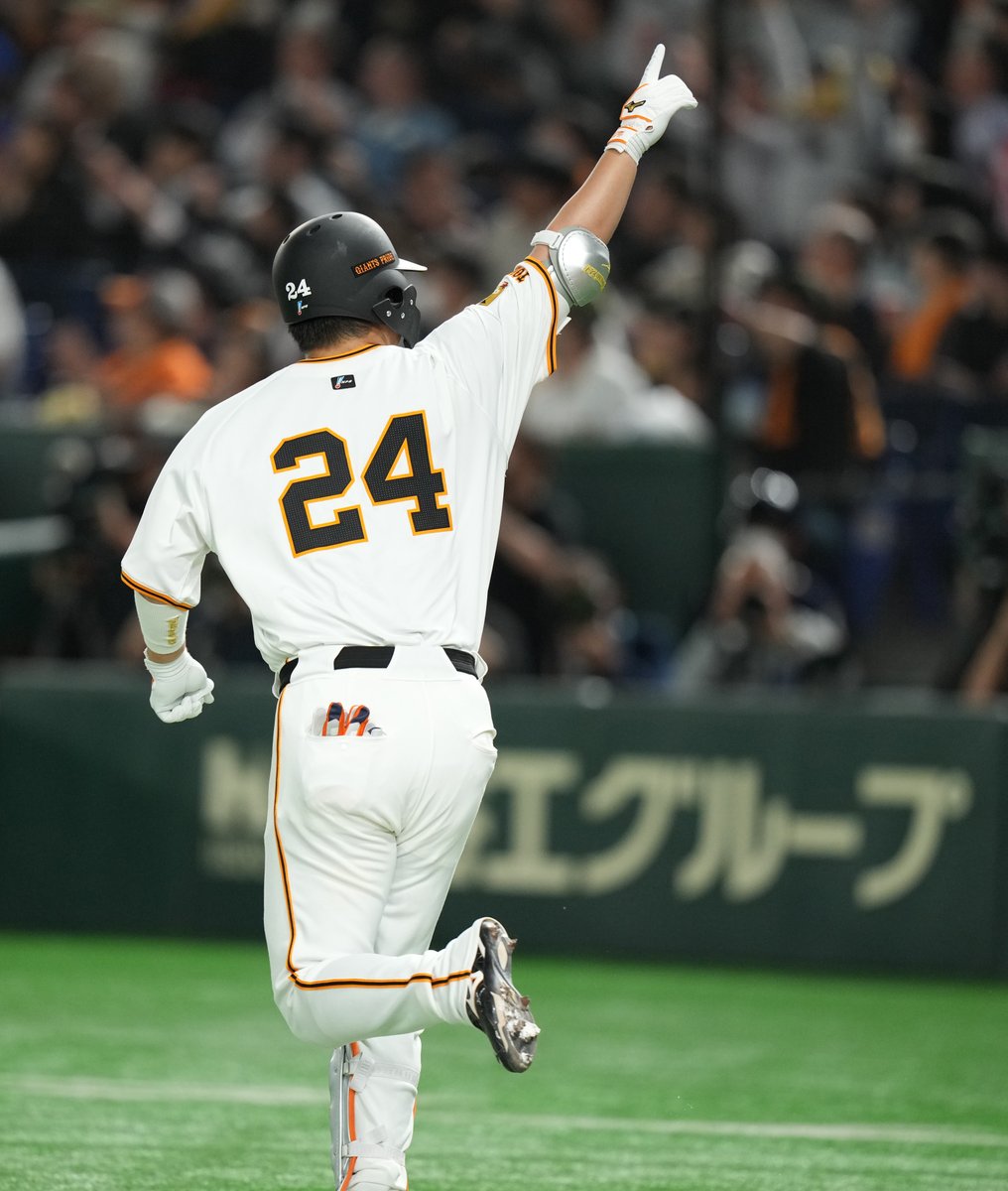 本日のベストショット📸】 決勝2ランを放った #大城卓三 選手の