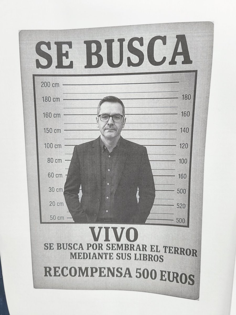 Por favor, mira el mural que han preparado l@s alumn@s @iesestuaria de Huelva con los que he celebrado el Día del Libro. Qué acto tan bonito, emocionante y vibrante. Cuántas preguntas y cuánto interés. No podría haber celebrado este día de mejor manera.