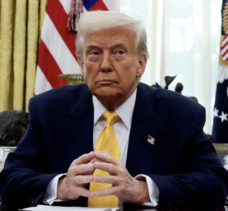 NoLieWithBTC's tweet image. The CEOs of Walmart, Target, and Home Depot just privately met with Trump to warn him that his policies are going to cause empty shelves across the country.