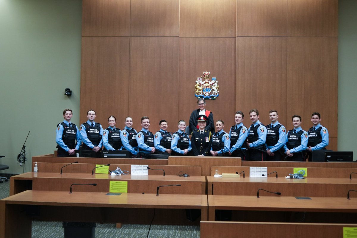 Durham Regional Police (@drps) on Twitter photo DRPS recently welcomed 13 new special constables at a ceremony in Oshawa. Special Constables ensure the security and safety of individuals in our custody as well as the courtroom.
Full story:drps.ca/news/drps-welc… DRPS recently welcomed 13 new special constables at a ceremony in Oshawa. Special Constables ensure the security and safety of individuals in our custody as well as the courtroom.
Full story:drps.ca/news/drps-welc…