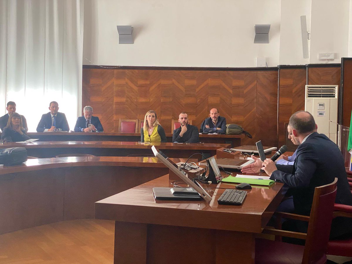 FisascatCisl75's tweet photo. 🟢 #GruppoCoin, nuovo incontro al @mimit_gov: passi avanti verso il rilancio dell’azienda. Confermato il mantenimento occupazionale, tra chiusure dei negozi e ricollocazioni nella rete vendita.

👉 https://t.co/hY9yIEbdD2 https://t.co/DccbB8S7oy