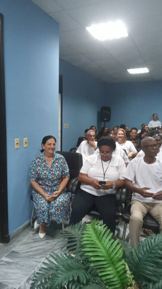Betsy Díaz Velázquez (@betsydazvelzqu2) on Twitter photo Mañana de regocijo para el #ComercioCuba, recibe por 4ta ocasión consecutiva la condición Vanguardia Nacional que otorga la <a href="/CubaCentral/">Central de Trabajadores de Cuba</a> el Centro de Gestión del Conocimiento.
Felicidades a todos sus trabajadores.
#PorCubaJuntosCreamos Mañana de regocijo para el #ComercioCuba, recibe por 4ta ocasión consecutiva la condición Vanguardia Nacional que otorga la <a href="/CubaCentral/">Central de Trabajadores de Cuba</a> el Centro de Gestión del Conocimiento.
Felicidades a todos sus trabajadores.
#PorCubaJuntosCreamos