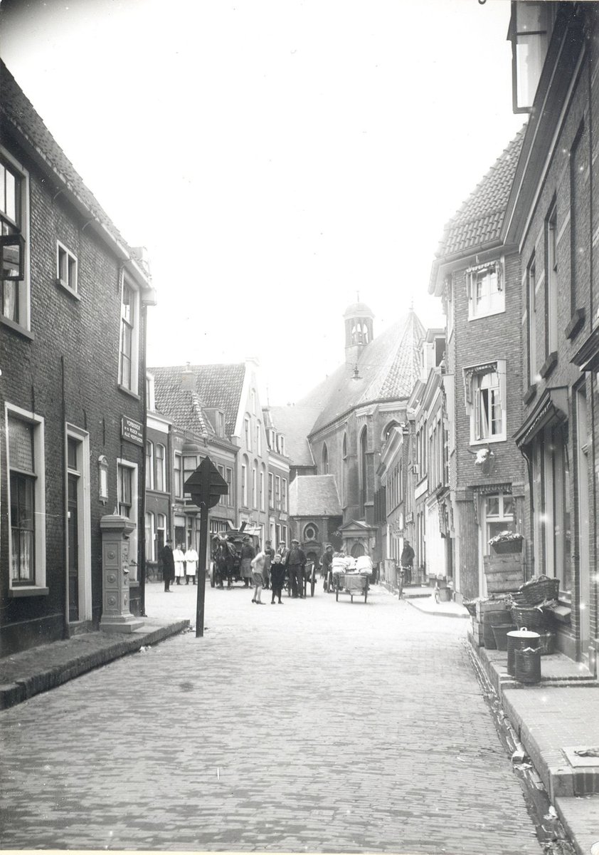 4 mei Wandeling Sporen van joods leven tijdens Open Joodse huizen en Huizen van verzet. Sta samen stil bij het Joods Monument en luister naar het verhaal van de vroegere Joodse School. Gratis 14:00 uur Start HCL Groeneweg 1 leeuwardentour.nl/tour-boeken/wa…