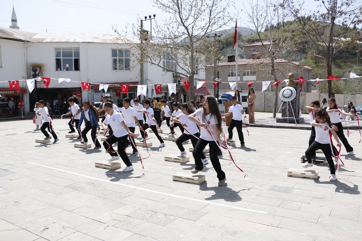 AlacakayaResmi's tweet photo. 23 Nisan Ulusal Egemenlik ve Çocuk Bayramı, İlçemizde büyük bir coşkuyla kutlandı. https://t.co/ARQ4u3HWdH