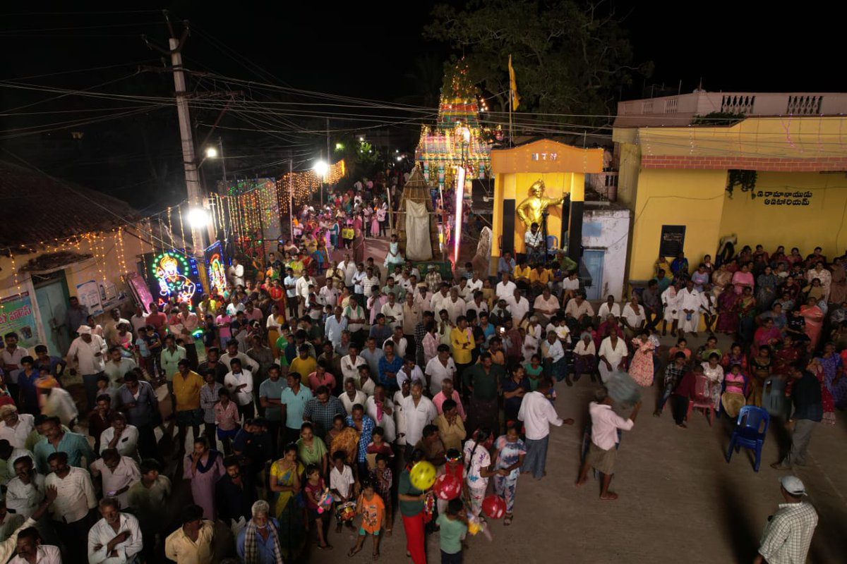 BapatlaPolice's tweet image. Bapatla Police Deploy Drone Surveillance at Fairs and Festivals for Enhanced Crowd Safety

#PublicSafety #SmartSurveillance #TechForSafety #ModernPolicing #Leadership #TusharDudi #IPS #AndhraPradeshPolice #APDGP

@APPOLICE100