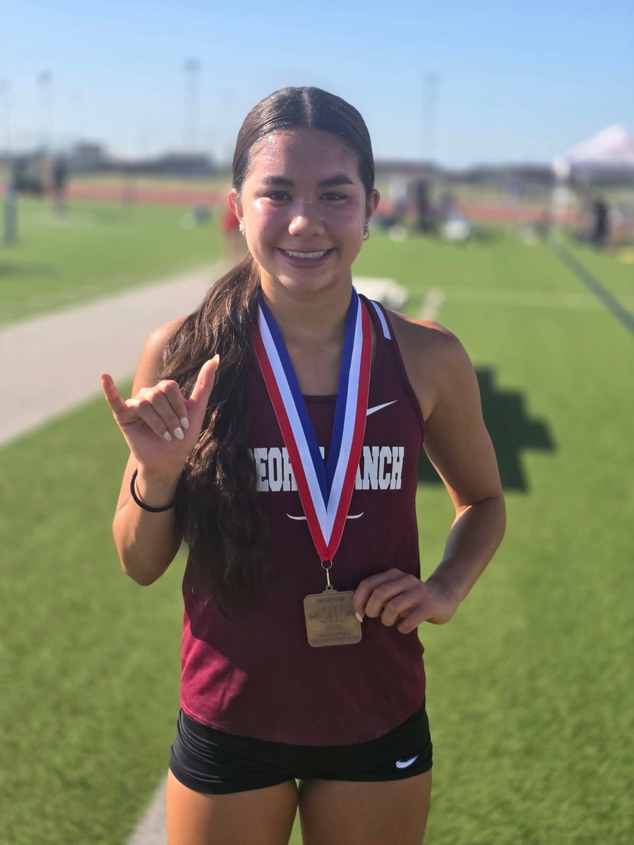 🚨UNSIGNED SENIOR🚨
Sophia Nguyen | Distance 
4.0 GPA
800m: 2:15.19 (SB)
1600m: 4:58.91 (SB)
3200m: 11:02.55 (SB)
5000m: 17:54.40 (PR)
Superp character and an amazing young woman! DM me if you have any questions.