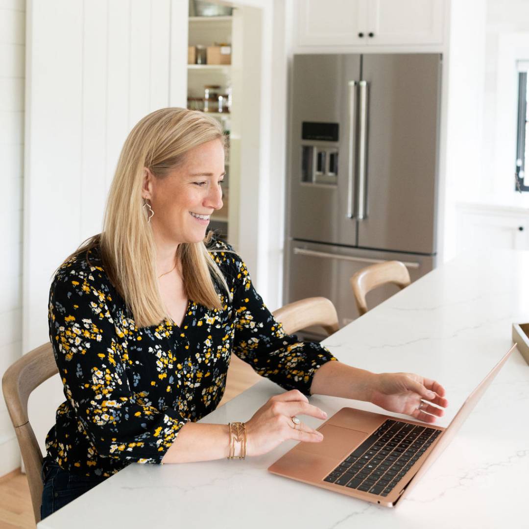 CompassDCs's tweet image. Tired of digital clutter? 🗑️ 
Over half of Americans are digital hoarders! 😬 
Get easy tips from @KathEats to #DeleteDigitalDustBunnies and boost your devices. 🌍 📱🧹🐰 
bit.ly/3S0CZNO
#DigitalClutter #DigitalMinimalism #Organization #TechTips