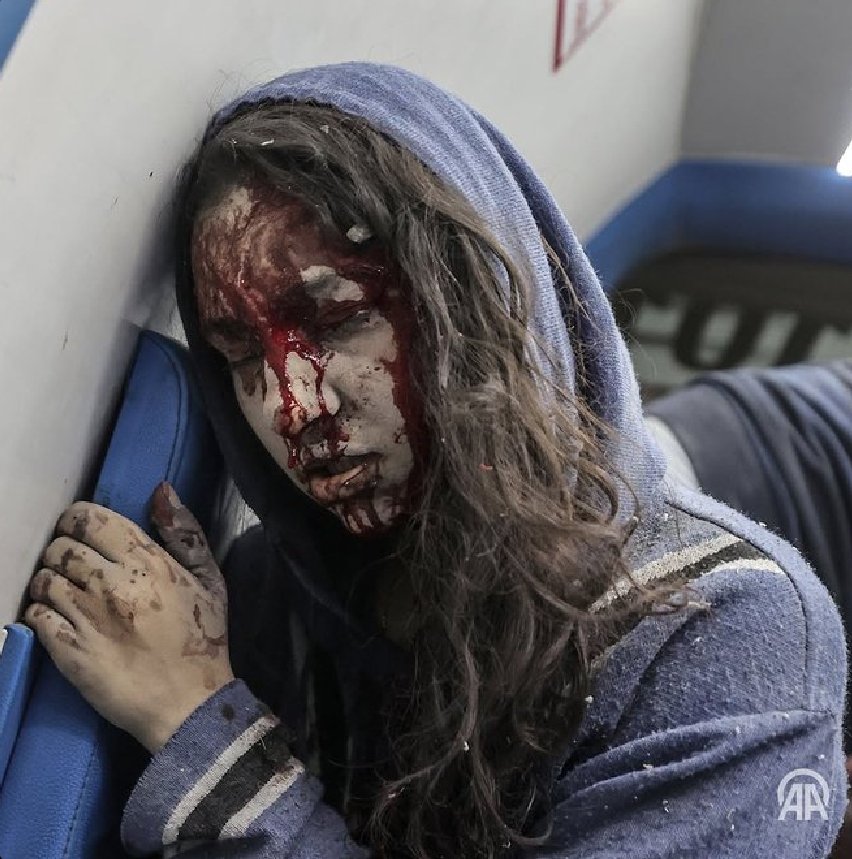 نفسي أعرف أين راحواألذين كانوايبكوا في ألمساجدعلى غزه ويجمعوامن ألمصلين ألفلوس. 
ليش أليوم مع أمريكاء🤔.
وإلاكان قصدهم يحررواألقدس من ألمسلمين.
واضحه أللعبه ياجماعه...؟ قبح الله وجيههم👌
#أكيدعرفتوهم😁