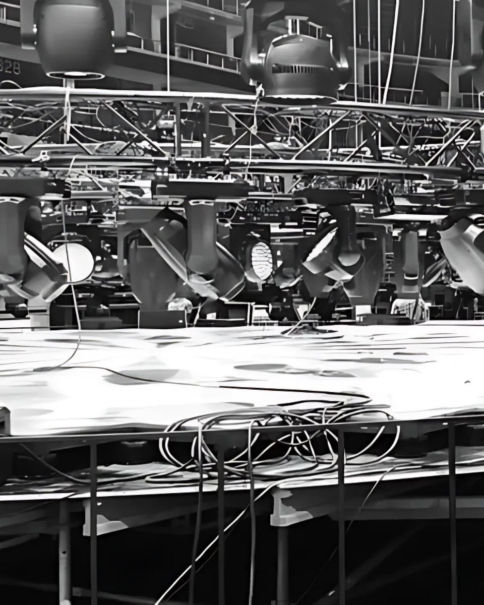 scott_fleary's tweet image. What do stage set builders really bring to a performance? A lot more than you might think!

Our new blog dives into what goes into every single build and making the magic happen.

Read the full blog: ow.ly/SQA650VzSQn 

#ScottFleary #Theatre #EventProduction #StageDesign