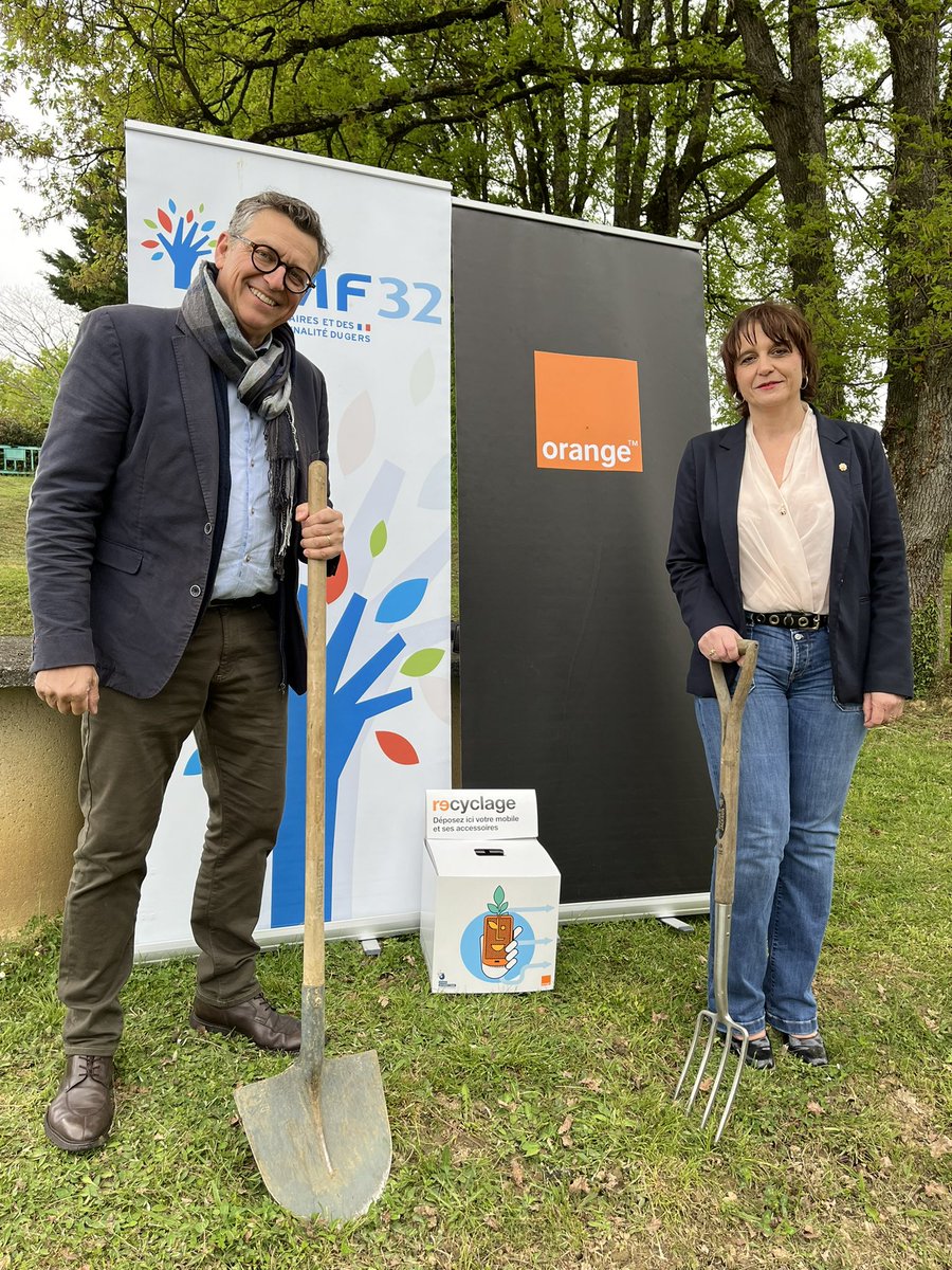 Sébastien Audra (@sebaudra) on Twitter photo 🌳📱 La commune de Ladevèze-Ville récompensée par <a href="/OrangeOccitanie/">Orange Occitanie</a> pour sa 2ème place au Challenge Collect’Mobile, organisé dans le Gers avec l’AMF32.
Bravo à la commune et merci aux citoyens pour leur engagement en faveur de l'économie circulaire ! #Gers #RSE #Environnement 🌳📱 La commune de Ladevèze-Ville récompensée par <a href="/OrangeOccitanie/">Orange Occitanie</a> pour sa 2ème place au Challenge Collect’Mobile, organisé dans le Gers avec l’AMF32.
Bravo à la commune et merci aux citoyens pour leur engagement en faveur de l'économie circulaire ! #Gers #RSE #Environnement