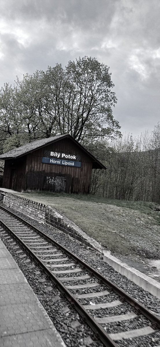 Tímto si z vlaku Sp 1411 dovoluji ukončit dnešní železniční den a popřát všem hezký večer 👋😎🚂🍻.