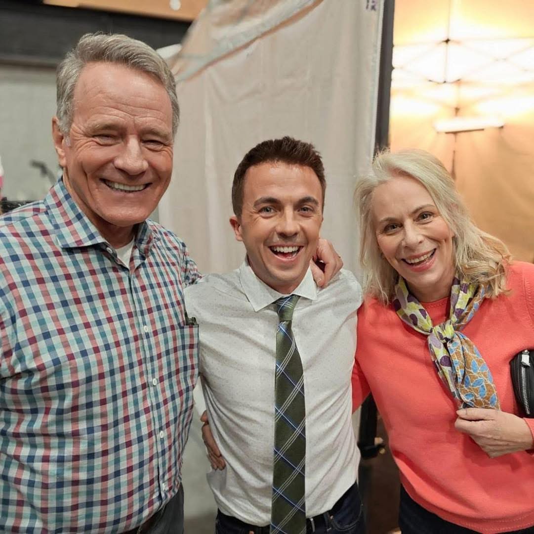 Deestrenomx's tweet image. ES COMO VER A LOS DIOSES REGRESAR AL OLIMPO 🥹
#BryanCranston, #FrankieMuniz y #JaneKaczmarek se reúnen en el set del revival de #MalcolmElDeEnmedio 🎬
#Hal, #Malcolm y #Lois… juntos otra vez y nosotros NO estamos bien 😭💥