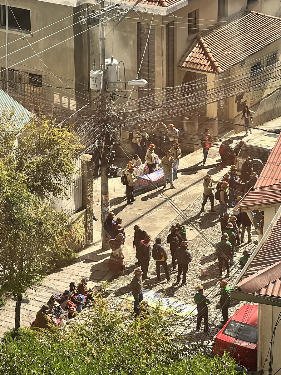 10:00
Cerrado el acceso a la Plaza Abaroa por la Pedro Salazar