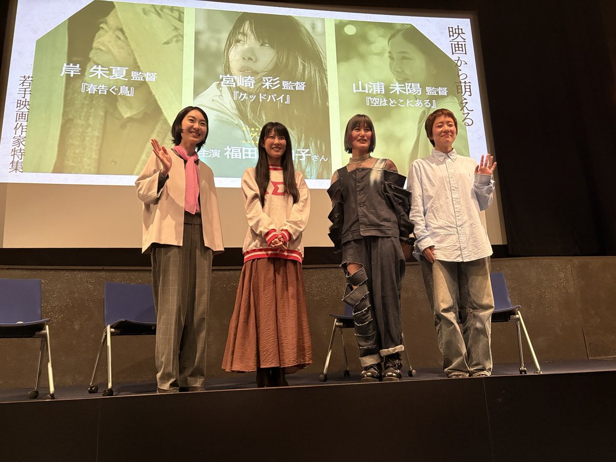 mamayuland's tweet photo. 本日の様子

トーク後撮影タイム https://t.co/vLX8wx1KyX