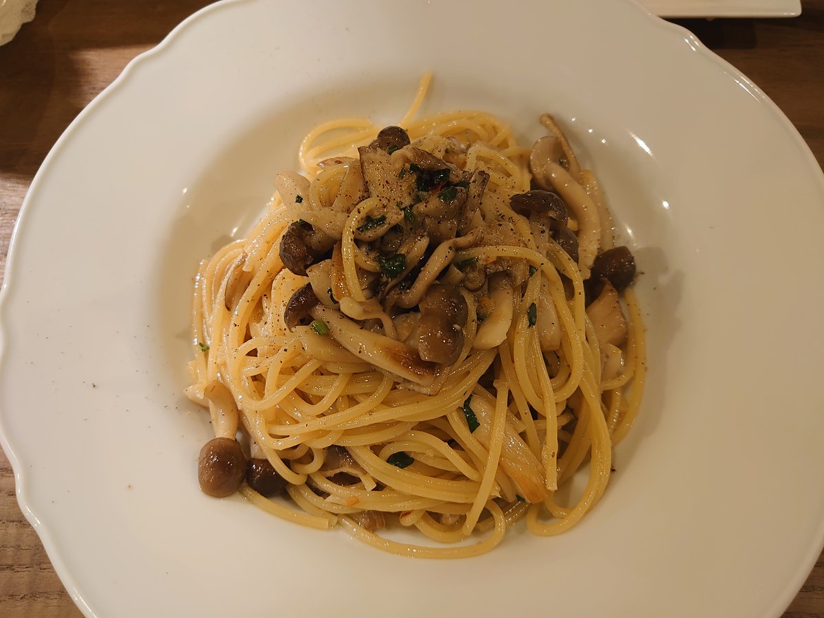 taeg4's tweet photo. 皆様こんばんは!!
無事、沼津方面の出張も無事終了!!
美味しい食事と、親切な対応をありがとうございました!!
#沼津市
#駿東郡清水町
#ふわふわ
#DaiBar
#きくち https://t.co/u2sbCBDauJ