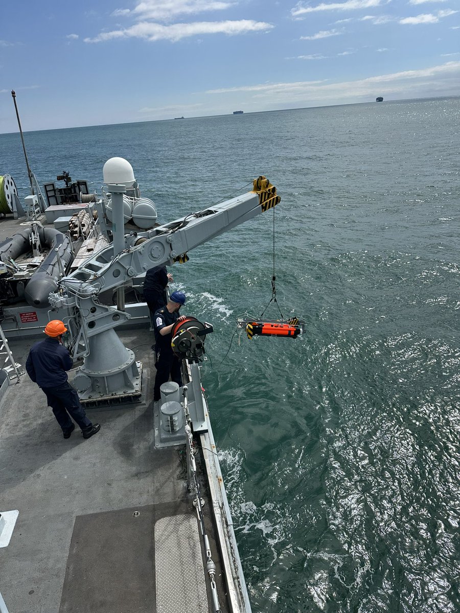 HMSCattistock's tweet image. Great to be back at sea! Man overboard and MW drills complete. Great to see @HMSHurworth
#smallshipsbigimpact