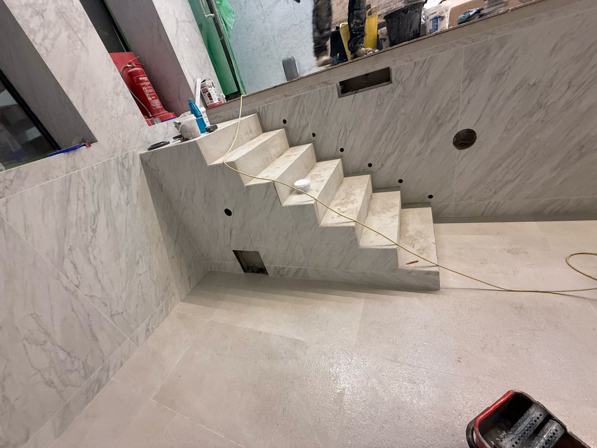 ⭐ Just adding the final touches to a stunning swimming pool tiling project! Perfect lines, classic design, and flawless workmanship.⭐