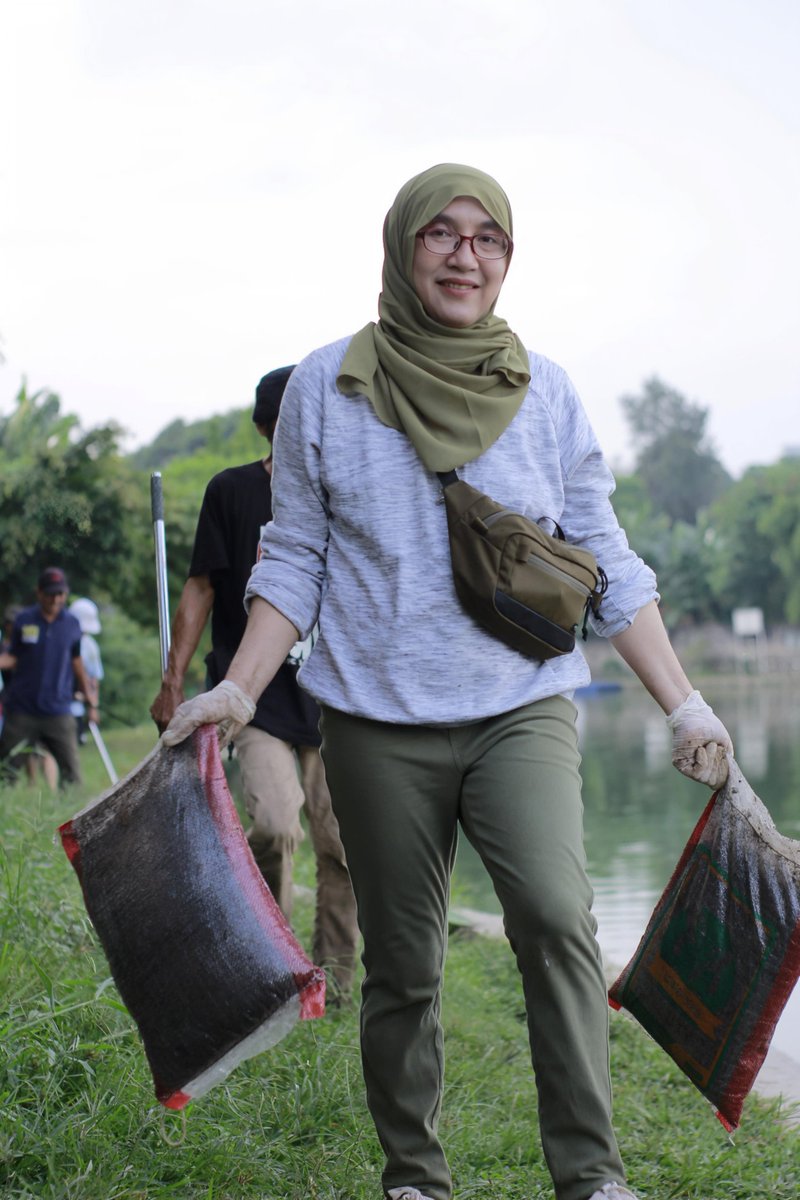 Terimakasih kepada Dinas DLHK Kota Depok  atas bibit pohon yg diberikan, serta Unit Pengolahan Sampah (UPS Depok) atas pemberian pupuk. Sehingga kegiatan berjalan lancar.

<a href="/DLHKDepok_/">DLHK Depok</a>
@unitpengolahansampah