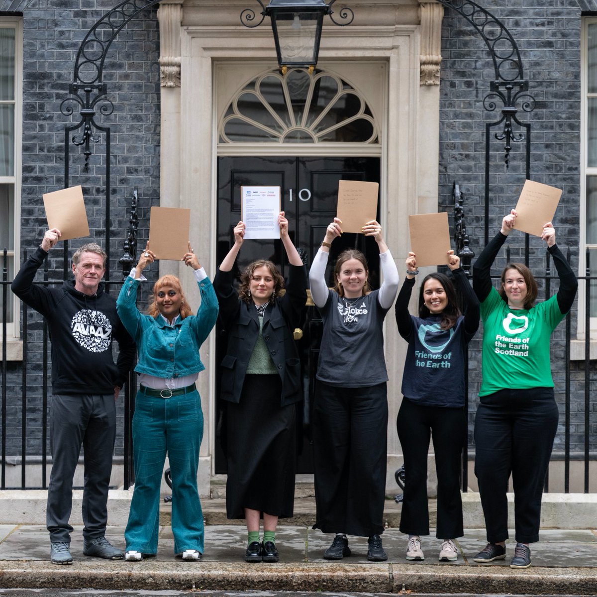 BREAKING 🚨: 1 million people call on the UK Government to:

❌ Stop new oil and gas
✅ Create a solid plan for new jobs and new investments

Climate action and affordable energy now!