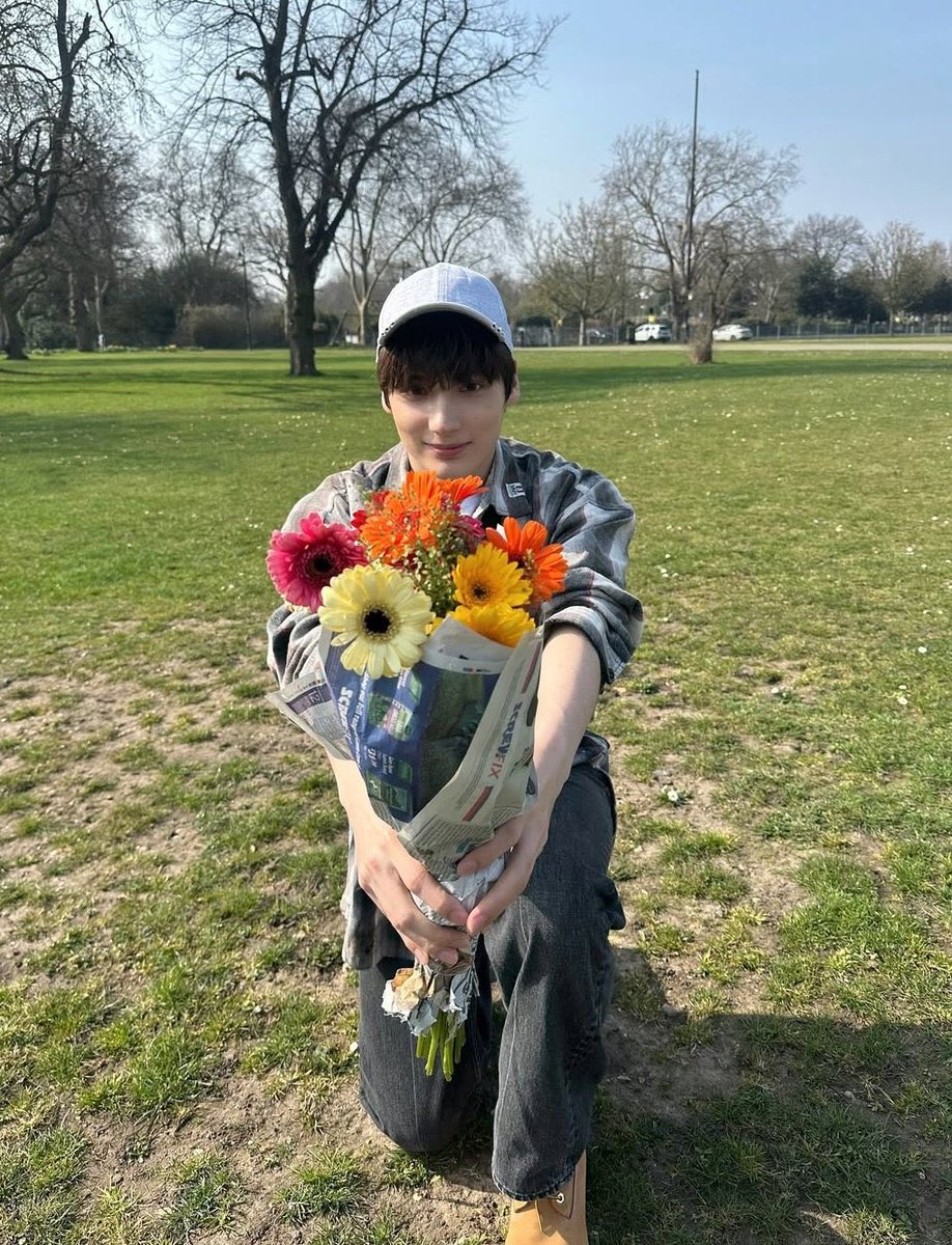 hyukalooks's tweet photo. 💐♡ https://t.co/sbUzeeHYqA